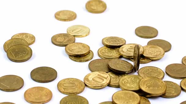 俄罗斯金属卢布掉在一堆硬币上 — 图库视频影像