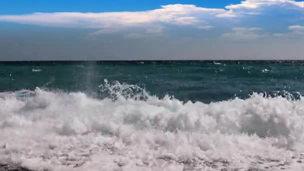 Sea Waves Pebble Beach Sunny Sky — Stock Video