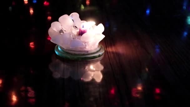 蜡烛的明亮光芒和喜庆的照明 — 图库视频影像