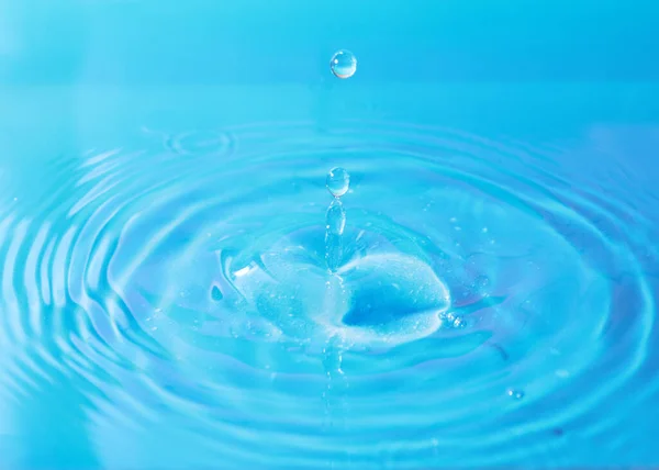 fancy patterns on the surface of the liquid when a drop of water is hit