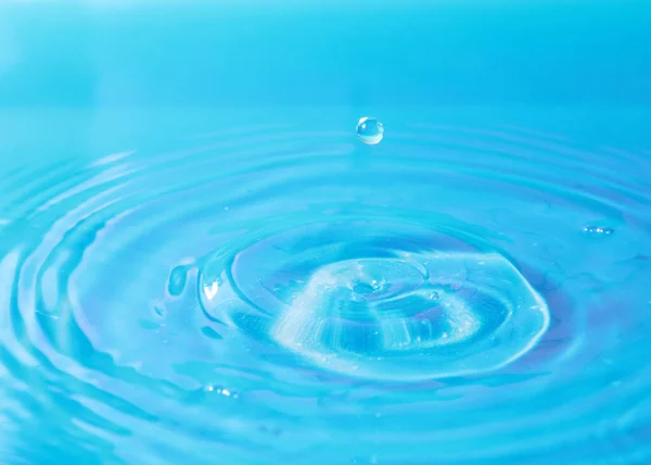 Padrões Extravagantes Superfície Líquido Quando Uma Gota Água Atingida — Fotografia de Stock