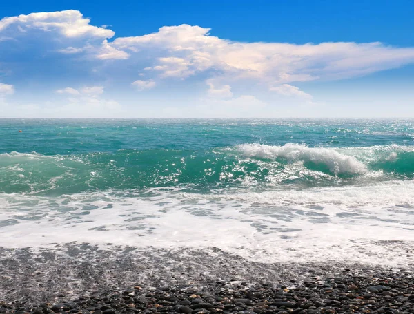 Гальковий Пляж Морські Хвилі Місце Активного Відпочинку — стокове фото