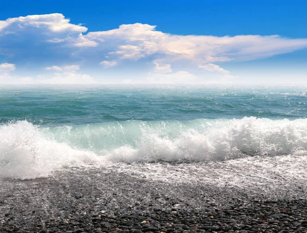 Spiaggia Ghiaia Onde Marine Come Luogo Ricreazione Attiva — Foto Stock