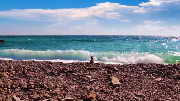 Bela Praia Seixos Ondas Mar Como Lugar Para Relaxar — Vídeo de Stock
