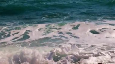 Aktif bir dinlenme yeri olarak deniz kıyısı dalgaları