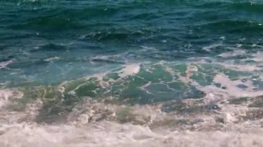 Aktif bir dinlenme yeri olarak deniz kıyısı dalgaları