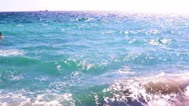 Superfície Iluminada Mar Como Ótimo Lugar Para Relaxar — Vídeo de Stock