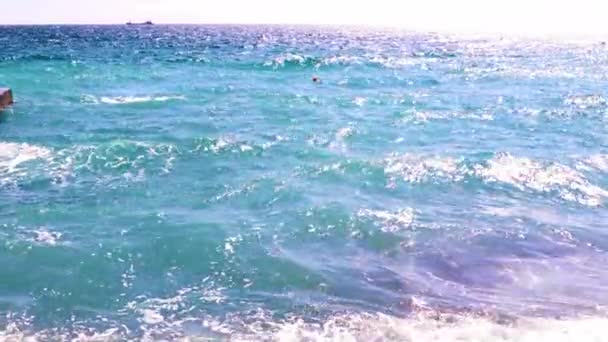 Jasno Oświetlona Powierzchnia Morza Jako Doskonałe Miejsce Relaks — Wideo stockowe