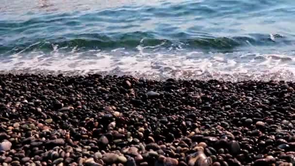 Zand Kiezelstrand Zee Golven Aan Kust — Stockvideo