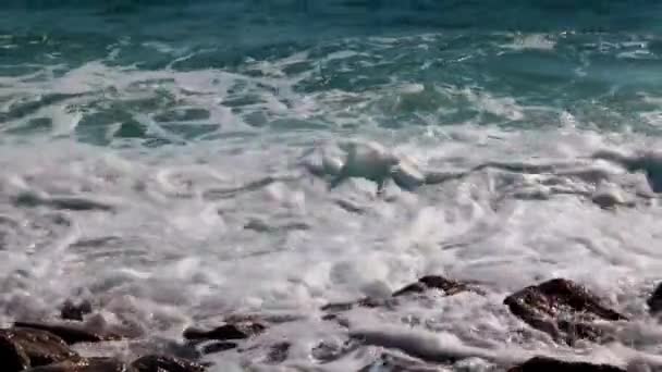 Vlny Mořského Pobřeží Jako Místo Pro Aktivní Rekreaci — Stock video