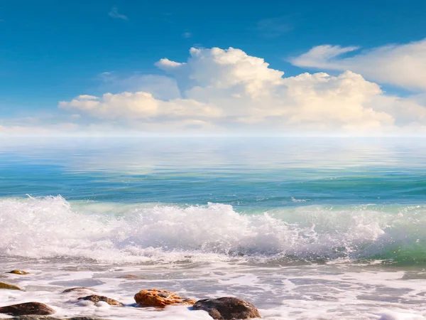 Cielo Paisaje Hermosa Playa Guijarros Del Mar — Foto de Stock