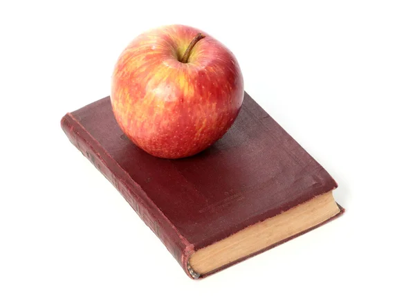 Ένα Όμορφο Ώριμο Φρέσκο Μήλο Βρίσκεται Ένα Παλιό Φιλοσοφικό Βιβλίο — Φωτογραφία Αρχείου