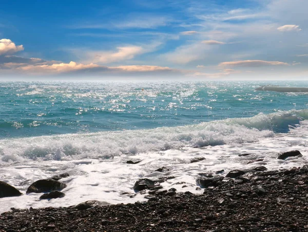 Schöner Meeresstrand Für Aktive Erholung Und Bewölkten Himmel — Stockfoto