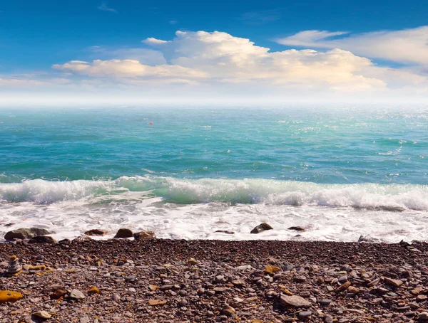 Красивый Морской Пляж Активного Отдыха Облачного Неба — стоковое фото