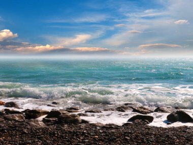 Akdeniz 'in güneşli plajları aktif bir dinlenme yeri olarak kullanılıyor.