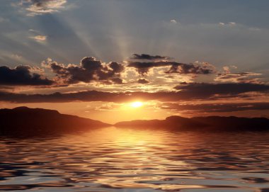 Gün batımında güneş ışınları ve sakin denizin yüzeyinde yansıma.