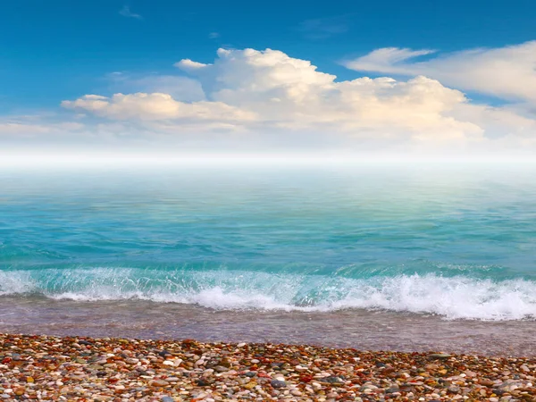 Bellissimo Cielo Nuvoloso Sulla Spiaggia Del Mar Mediterraneo — Foto Stock