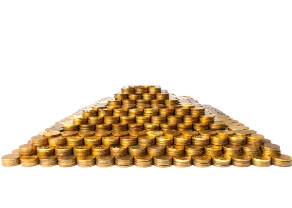 ピラミッドは 経済の信頼と無敵の象徴として 金属製のコインで作られています — ストック写真