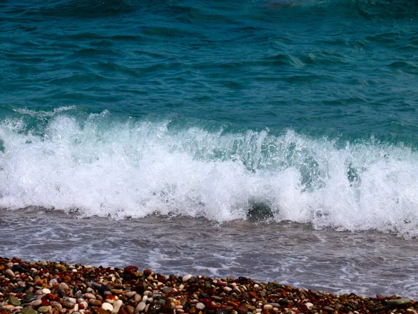 Valuri Mici Coasta Mării Timpul Unei Furtuni Slabe — Fotografie, imagine de stoc