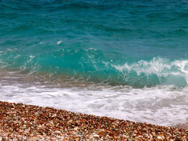 强风中海岸的小海浪 — 图库照片