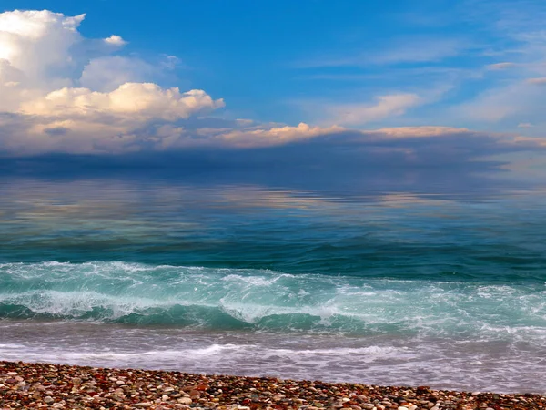 Wunderschöne Meereslandschaft Mit Strand Und Dunklem Abendhimmel — Stockfoto