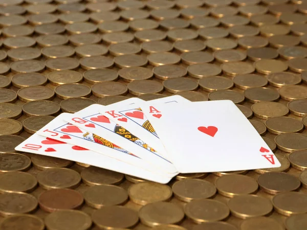 Combinación Ganadora Cartas Jugar Póquer Está Plano Las Monedas Rublo —  Fotos de Stock