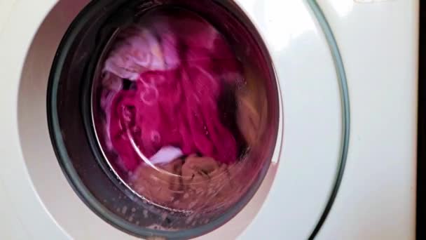 洗衣服时洗衣机滚筒的转动 — 图库视频影像