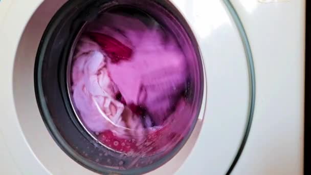 Drehen Der Waschmaschinentrommel Beim Waschen Der Wäsche — Stockvideo
