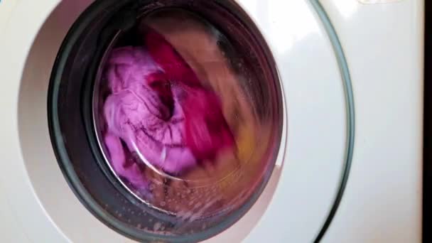 Rotatie Van Trommel Van Wasmachine Tijdens Het Wassen Van Kleding — Stockvideo