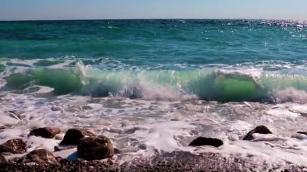 Küçük Bir Fırtınada Denizin Kumsalın Dalgaları — Stok video