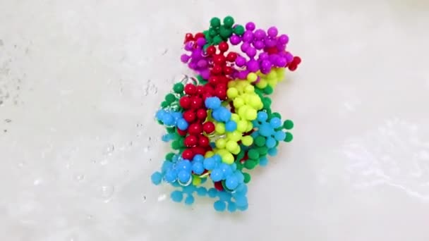 Plastový Model Molekuly Viru Způsobujícího Zhoubné Onemocnění Tekutém Povrchu — Stock video