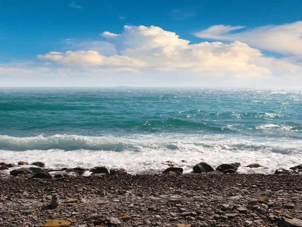 Modrá Obloha Krajina Mořská Pláž Jako Místo Aktivní Rekreace — Stock fotografie