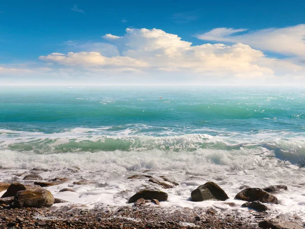 美丽的海景是夏季海滨度假的一个要素 — 图库照片