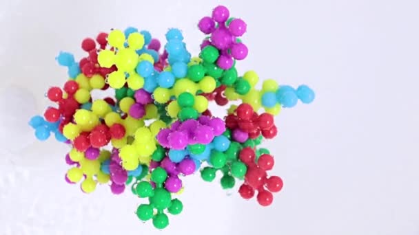 纯液体流中病毒分子的塑料抽象模型 — 图库视频影像
