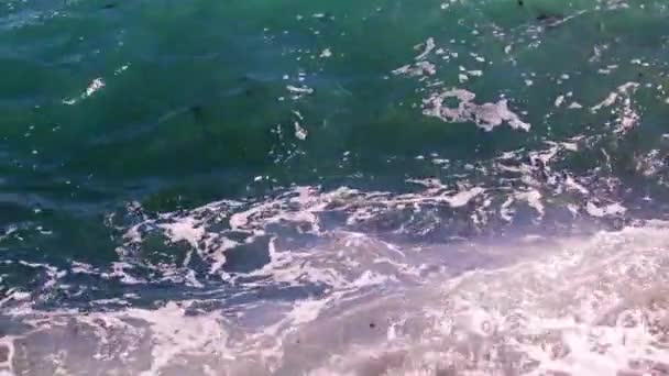 Schiuma Sulla Superficie Acqua Onde Marine Durante Una Tempesta — Video Stock