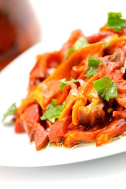 Maydanozlu kırmızı biber garnitürü.