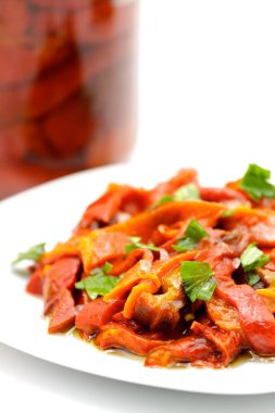 Maydanozlu kırmızı biber garnitürü.