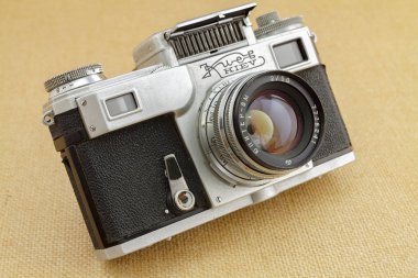 Eski model Rus kamerası.