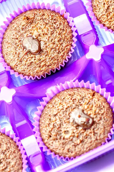 Muffins Chocolat Dans Panier Papier Violet Mise Point Sélective Avec — Photo