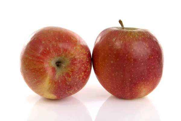 Två röda äpplen — Stockfoto