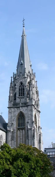 Hermosa Campanario Con Fondo Cielo Azul — Foto de Stock