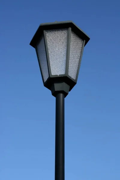 Una Lámpara Calle Decorada Cielo Azul Fondo — Foto de Stock