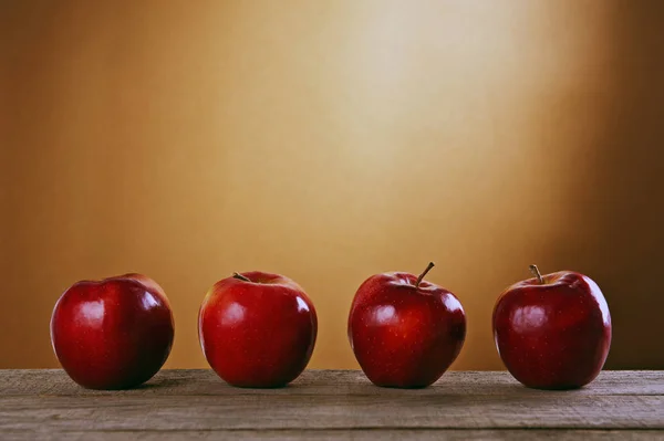 Lehçe kırmızı elmalar