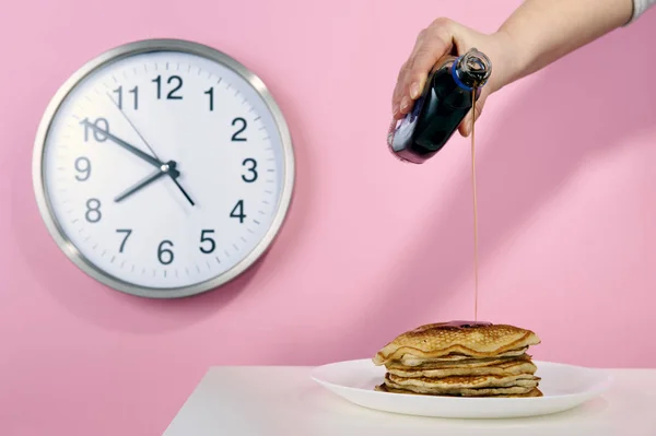 Akçaağaç şuruplu Amerikan gözlemeleri.