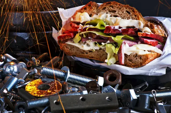 Domuz eti, marul ve mayonez bir atölye sahne ile sandviç