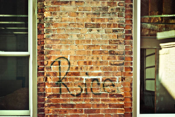 Graffiti on brick wall — Stock Photo, Image