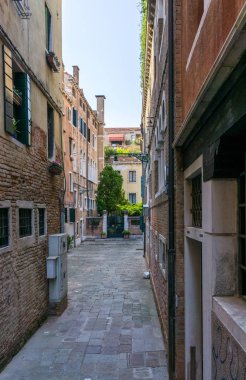 Vernazza, Cinque Terre evlerde arasındaki geçit