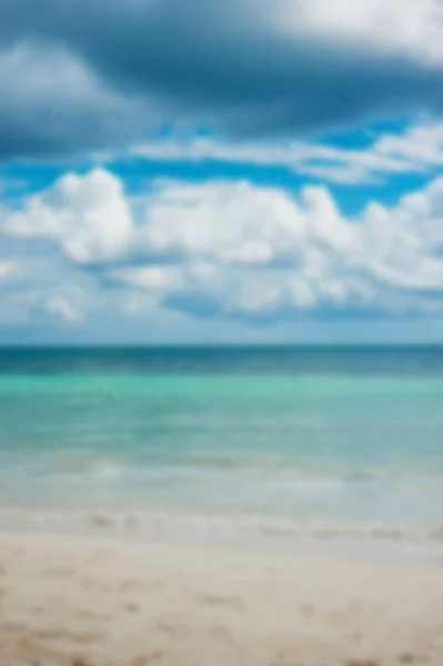Размытый Морской Пейзаж Облаками Голубом Фоне Неба — стоковое фото