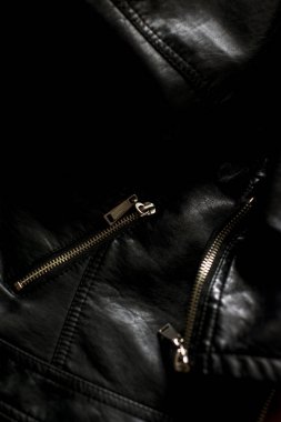 Siyah deri ceket yakın çekim