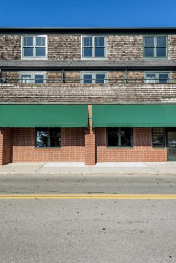 Güneşli bir gün, ticari bina dış